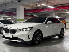 BMW 5-Series 530i xDrive 2025 - 1 