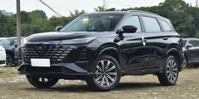 Changan CS75 PLUS стал гибридом: большой SUV с ценой от ~$15 000