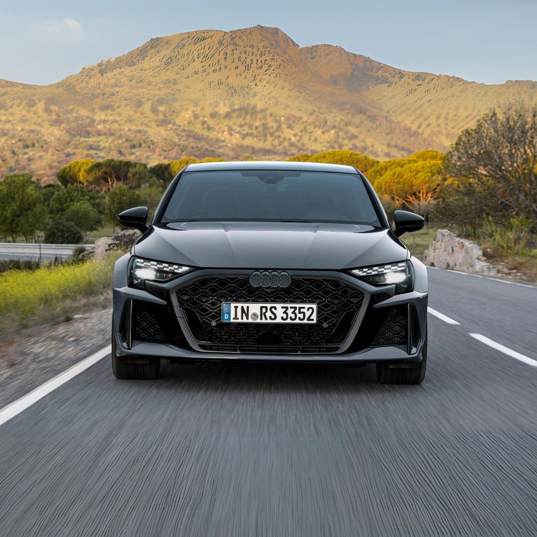 Конец эпохи: представлен Audi RS3 — последний автомобиль на рынке с пятицилиндровым двигателем 2,5 TFSI мощностью 394 л.с.