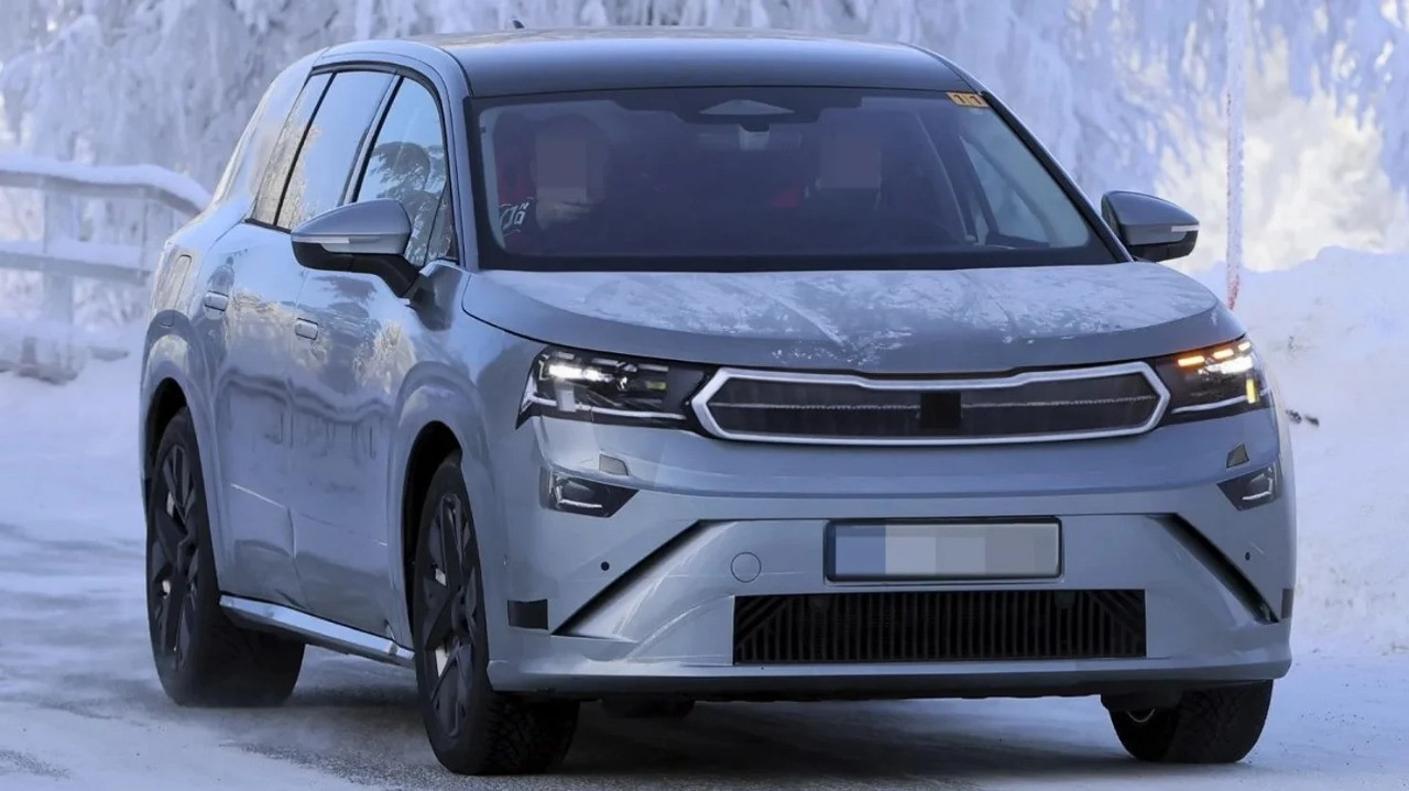 Skoda Peaq 2026: трёхрядный электрокроссовер на 600 км раскрыли до премьеры.