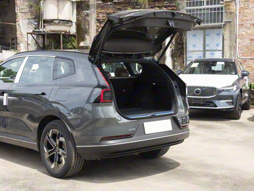 Volvo XC70 Hybrid Basic+ 2026 Volvo XC70 Hybrid Basic+ 2026