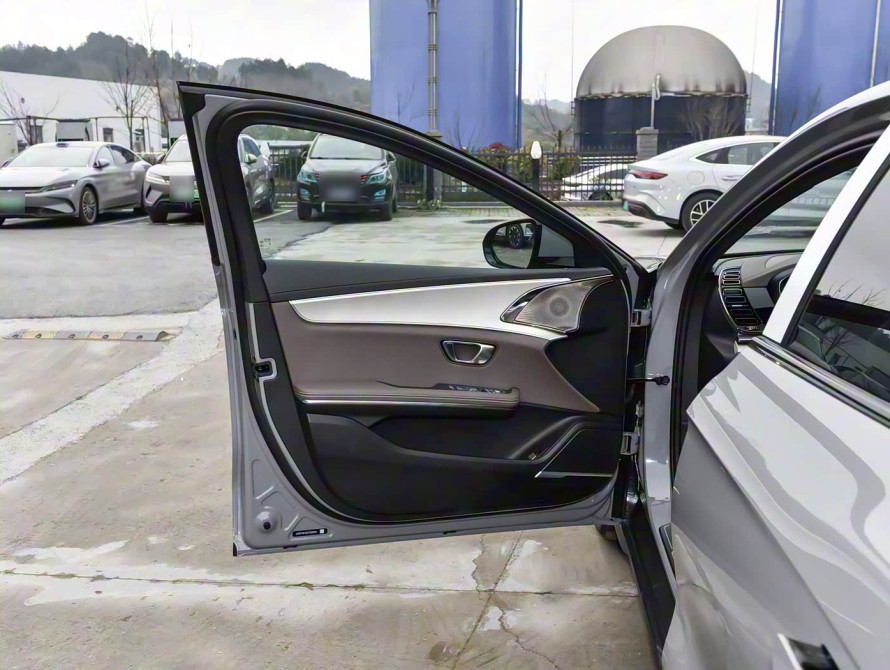 BYD Han DM-i 125KM Basic 2025 BYD Han DM-i 125KM Basic 2025