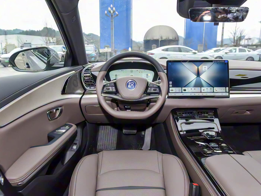 BYD Han DM-i 125KM Basic 2025 BYD Han DM-i 125KM Basic 2025