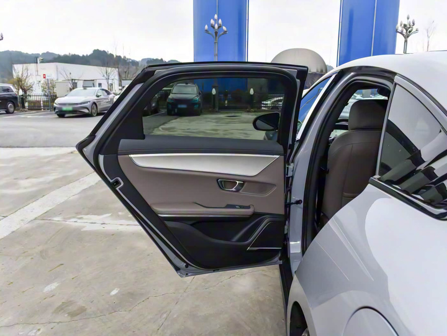 BYD Han DM-i 125KM Basic 2025 BYD Han DM-i 125KM Basic 2025