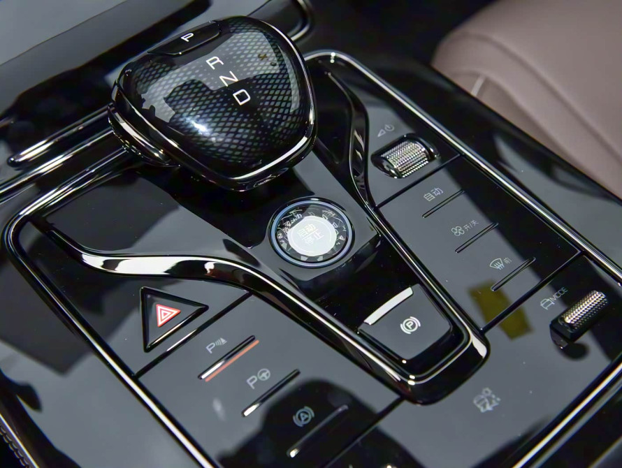 BYD Han DM-i 125KM Basic 2025 BYD Han DM-i 125KM Basic 2025