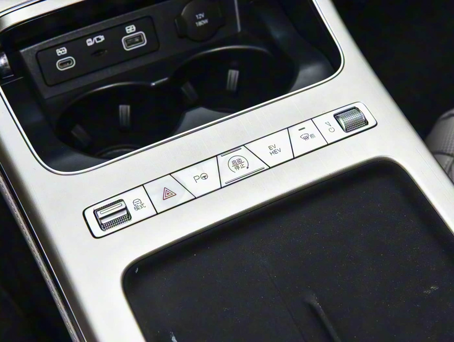 BYD Han DM-i 245KM Mid+ 2025 BYD Han DM-i 245KM Mid+ 2025