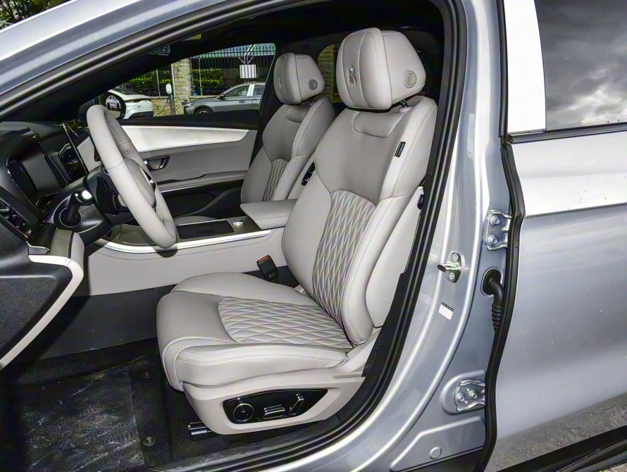 BYD Han DM-i 245KM Mid+ 2025 BYD Han DM-i 245KM Mid+ 2025