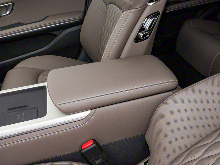 BYD Han DM-i 245KM Basic 2025 BYD Han DM-i 245KM Basic 2025