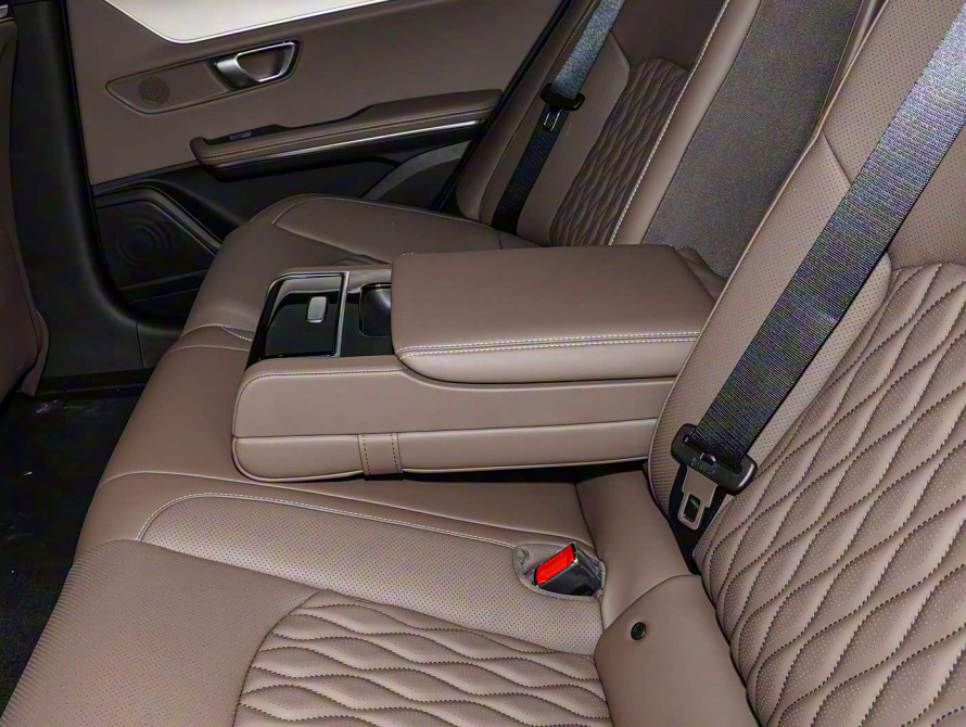 BYD Han DM-i 245KM Basic 2025 BYD Han DM-i 245KM Basic 2025