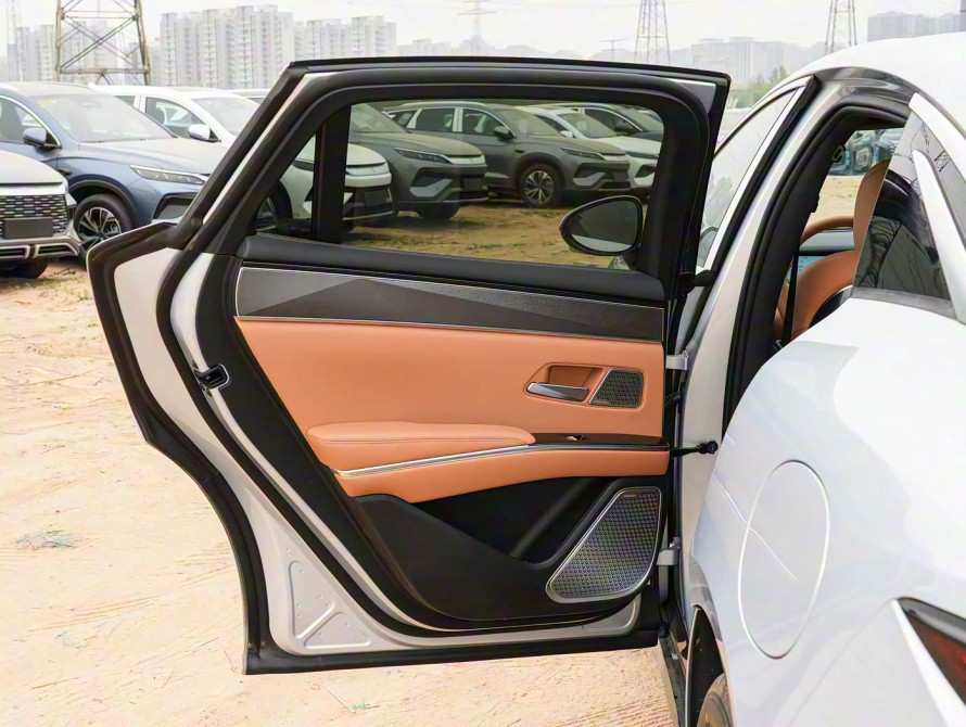 BYD Han L DM-i 200KM Basic 2025 BYD Han L DM-i 200KM Basic 2025