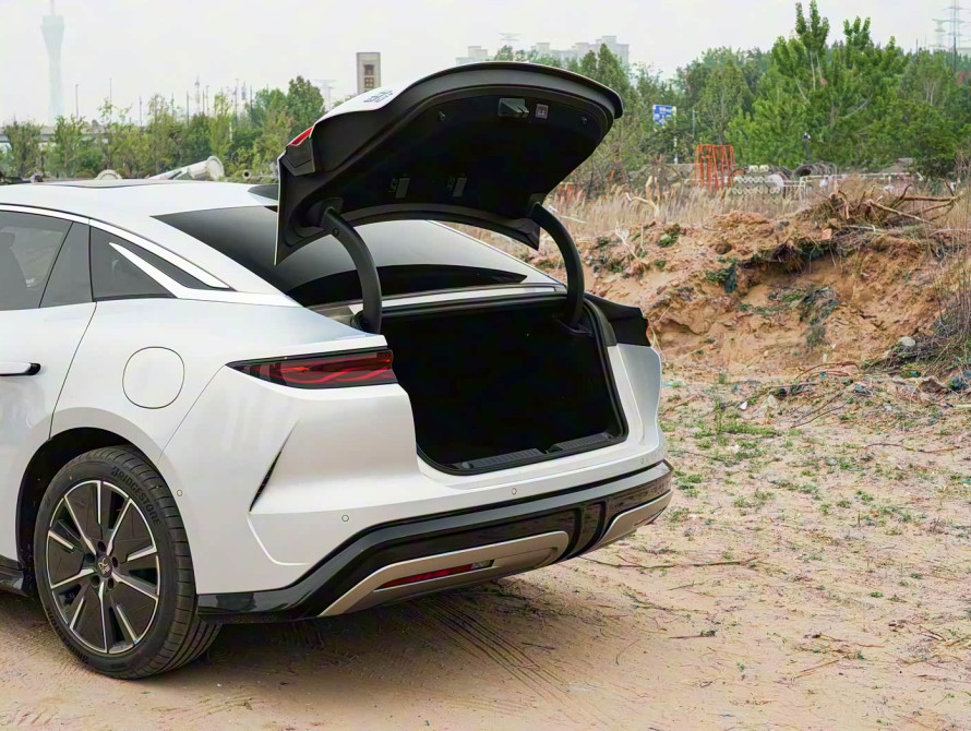 BYD Han L DM-i 200KM Basic 2025 BYD Han L DM-i 200KM Basic 2025