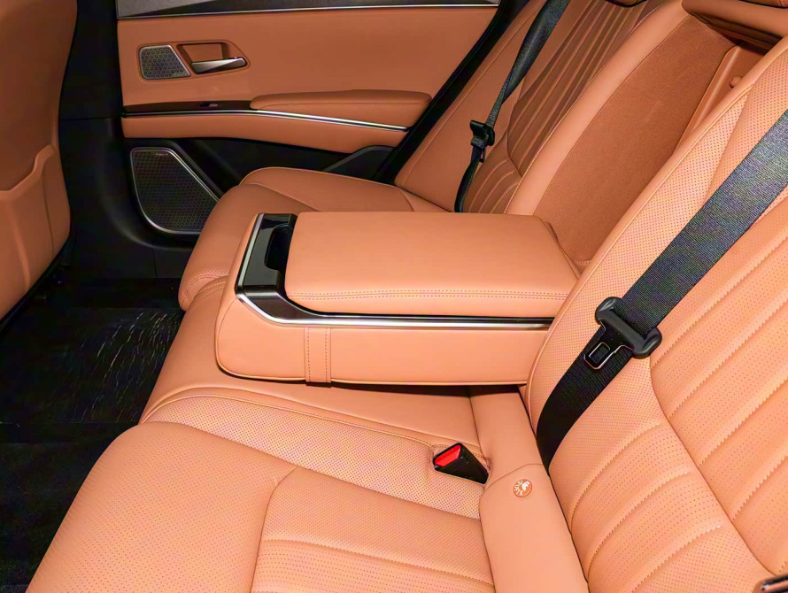 BYD Han L DM-i 200KM Basic 2025 BYD Han L DM-i 200KM Basic 2025