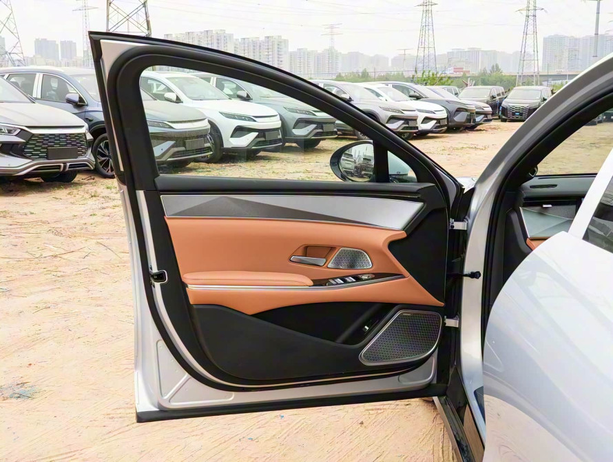 BYD Han L DM-i 200KM Basic 2025 BYD Han L DM-i 200KM Basic 2025