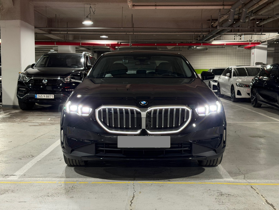 BMW 5-Series 530i Luxury 2025 BMW 5-Series 530i Luxury 2025