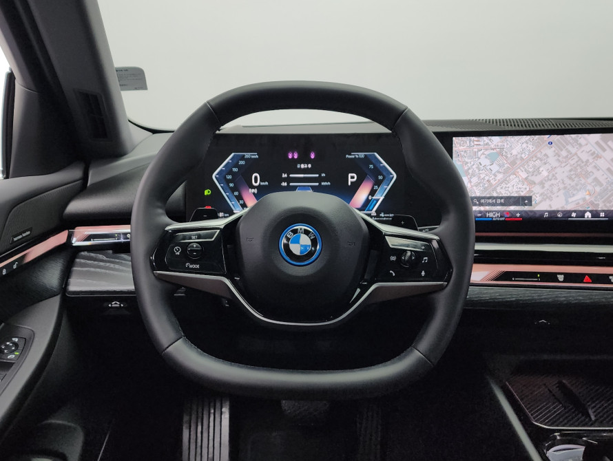 BMW 5-Series 530i xDrive 2025 BMW 5-Series 530i xDrive 2025